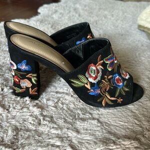 Also open toe embroidered pumps